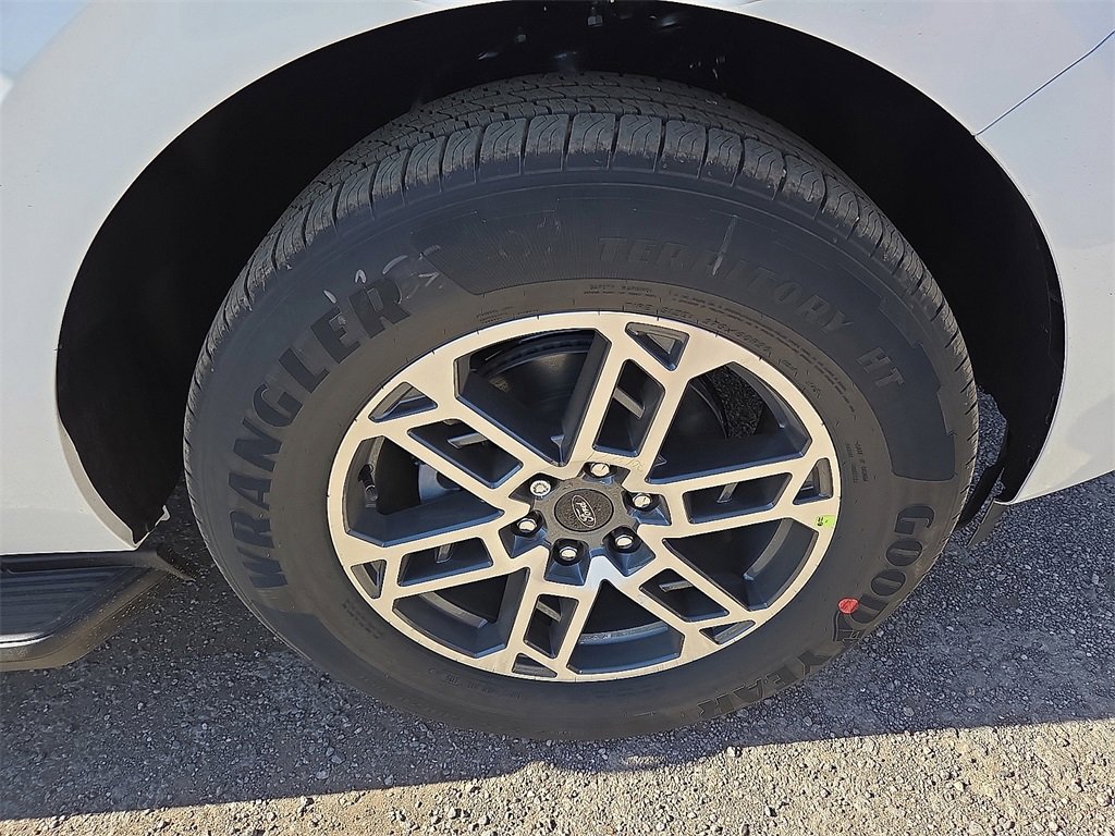 New 2025 Ford Expedition Active image 7