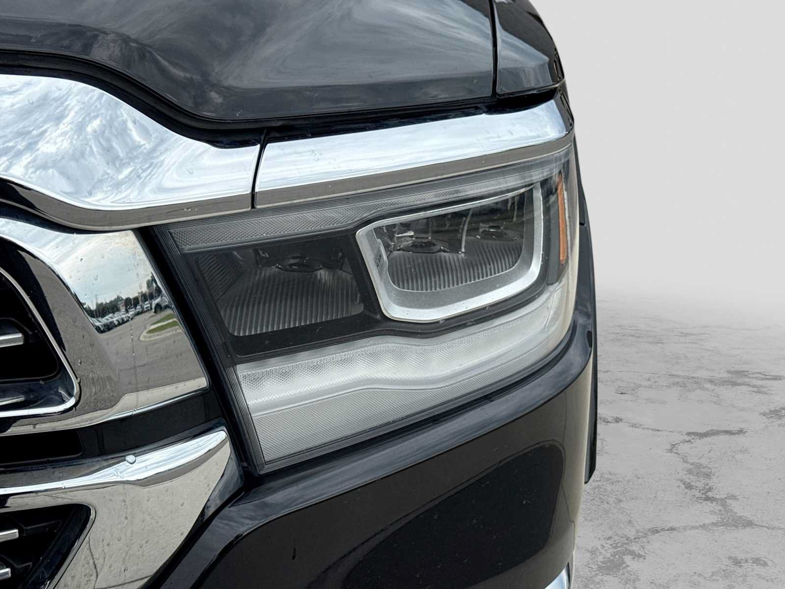 Used 2019 RAM 1500 Laramie AWD/4WD image 10