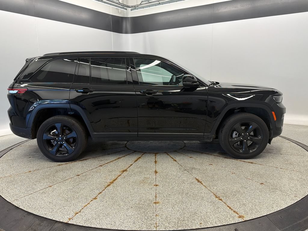 Certified 2024 Jeep Grand Cherokee Altitude AWD/4WD image 12