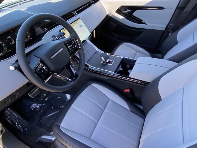 Used 2026 Land Rover Range Rover Evoque Dynamic SE AWD/4WD image 5
