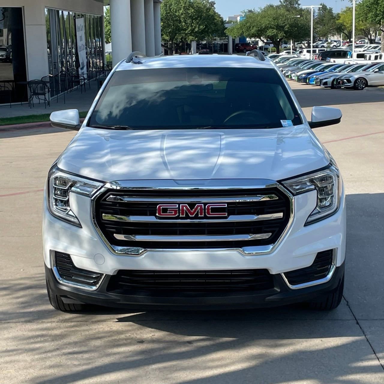 Used 2024 GMC Terrain SLE w/ Driver Convenience Package FWD image 6