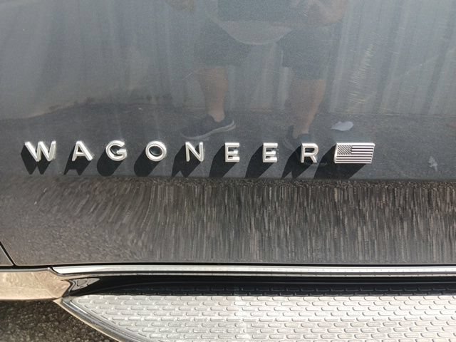 Used 2023 Jeep Wagoneer 4WD w/ Premium Group I image 7