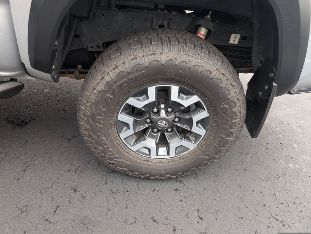 Used 2020 Toyota Tacoma TRD Off-Road AWD/4WD image 24