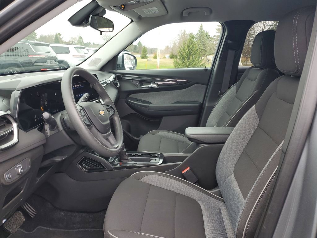 Used 2025 Chevrolet TrailBlazer LT image 8