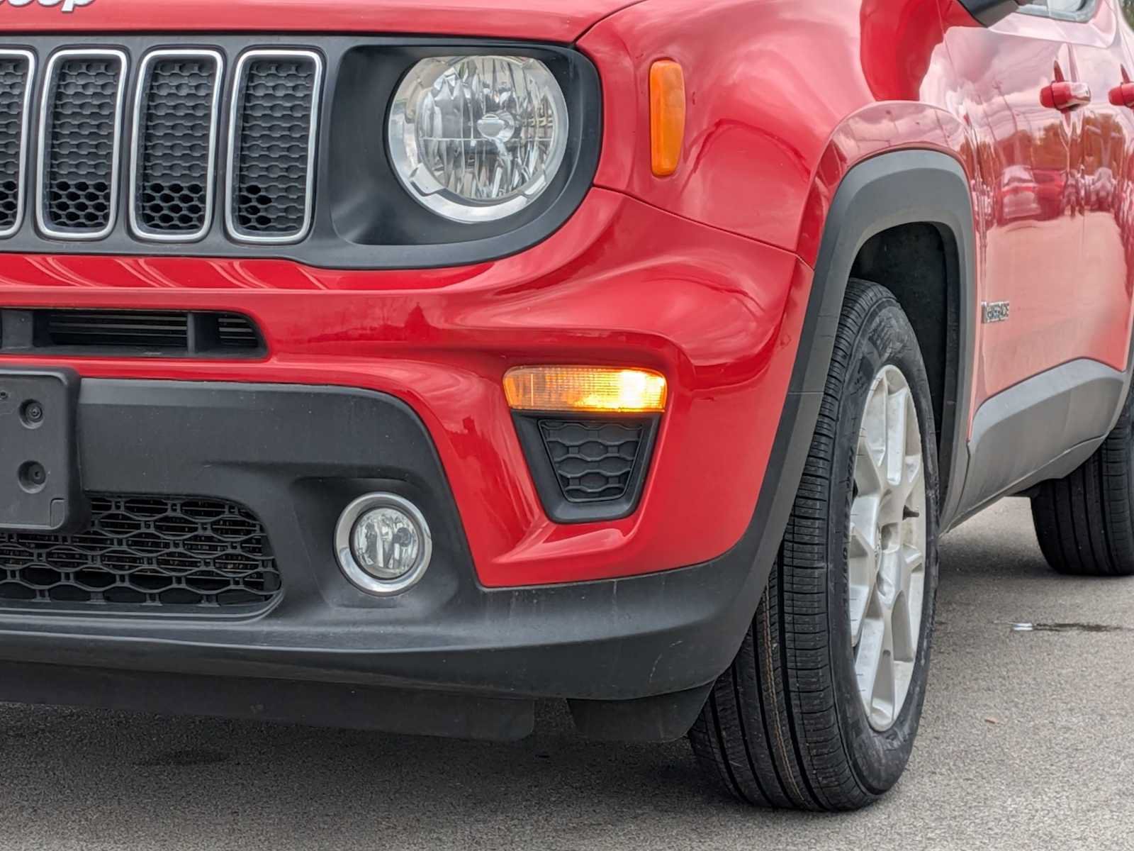 Certified 2020 Jeep Renegade Latitude FWD image 11