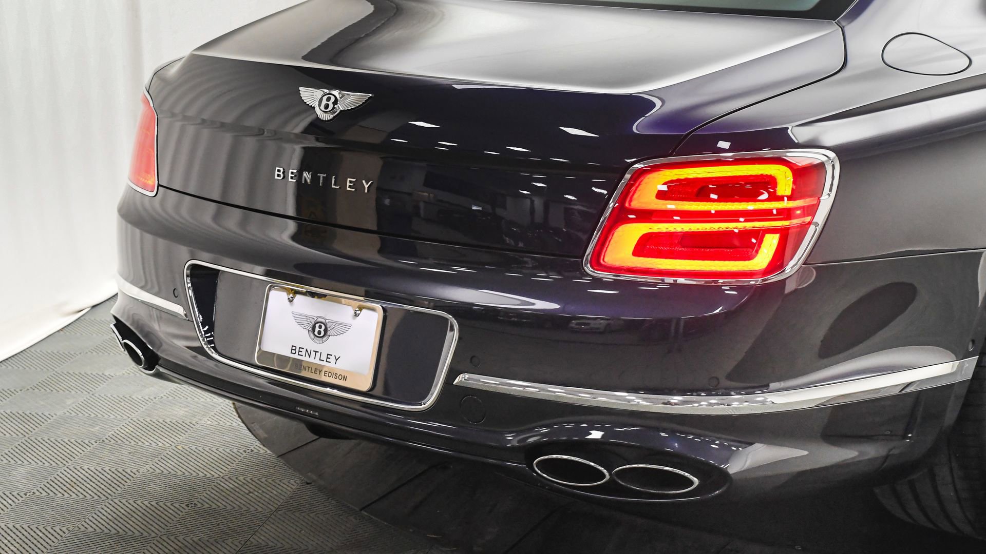 Certified 2024 Bentley Flying Spur Mulliner image 25