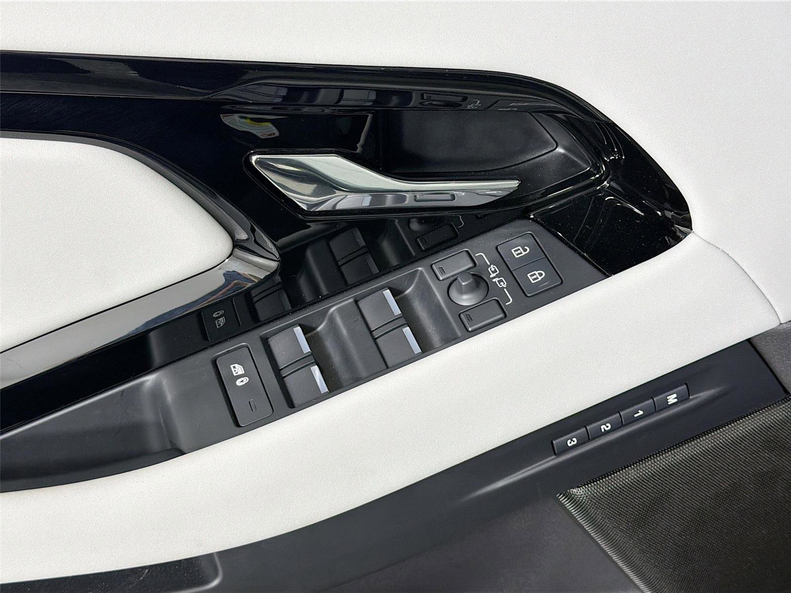 Certified 2025 Land Rover Range Rover Evoque S AWD/4WD image 17