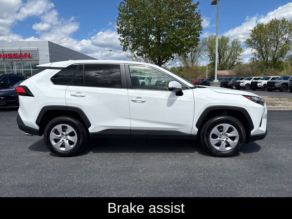 Used 2025 Toyota RAV4 LE AWD/4WD image 10