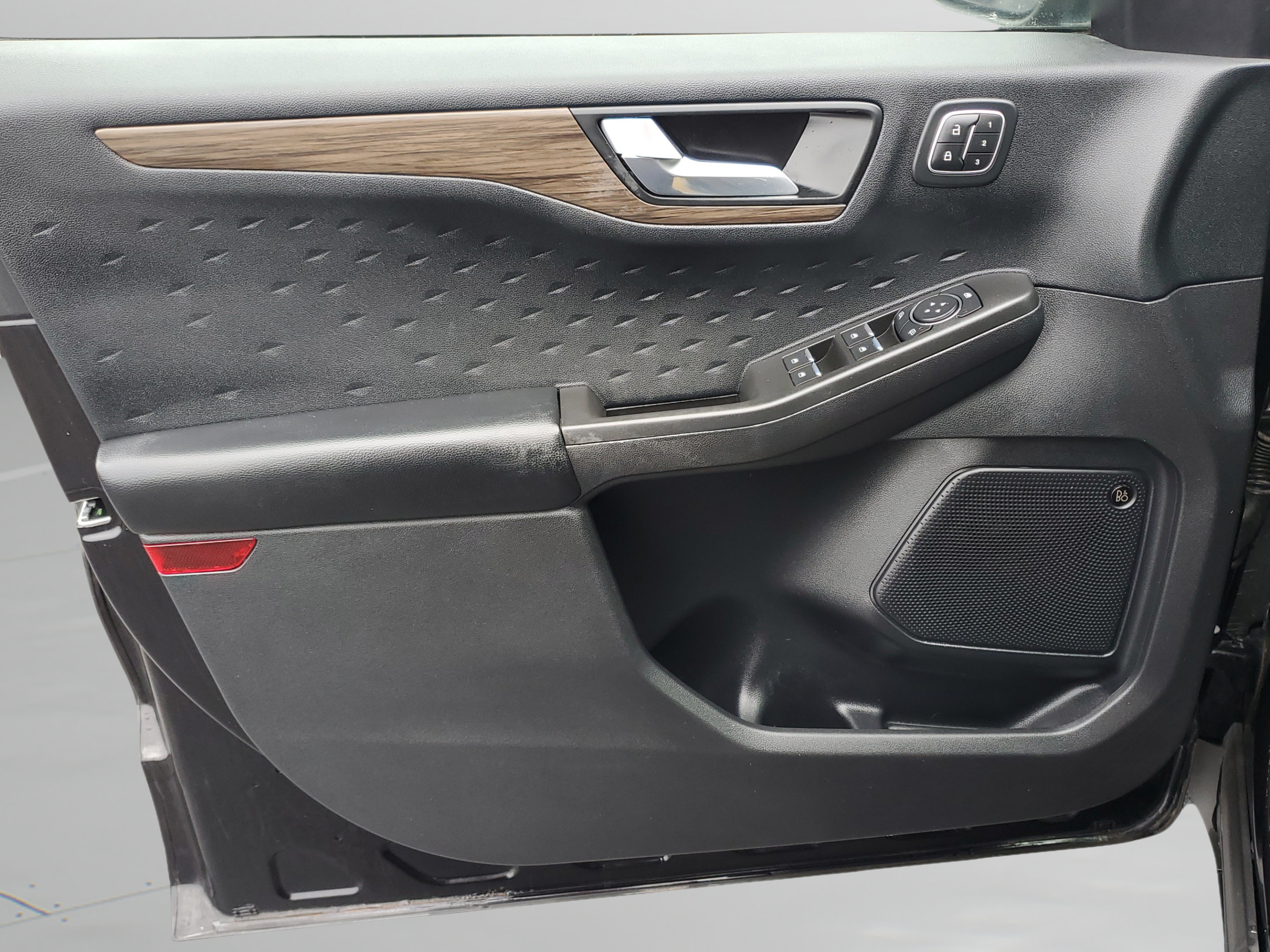Certified 2020 Ford Escape Titanium AWD/4WD image 18