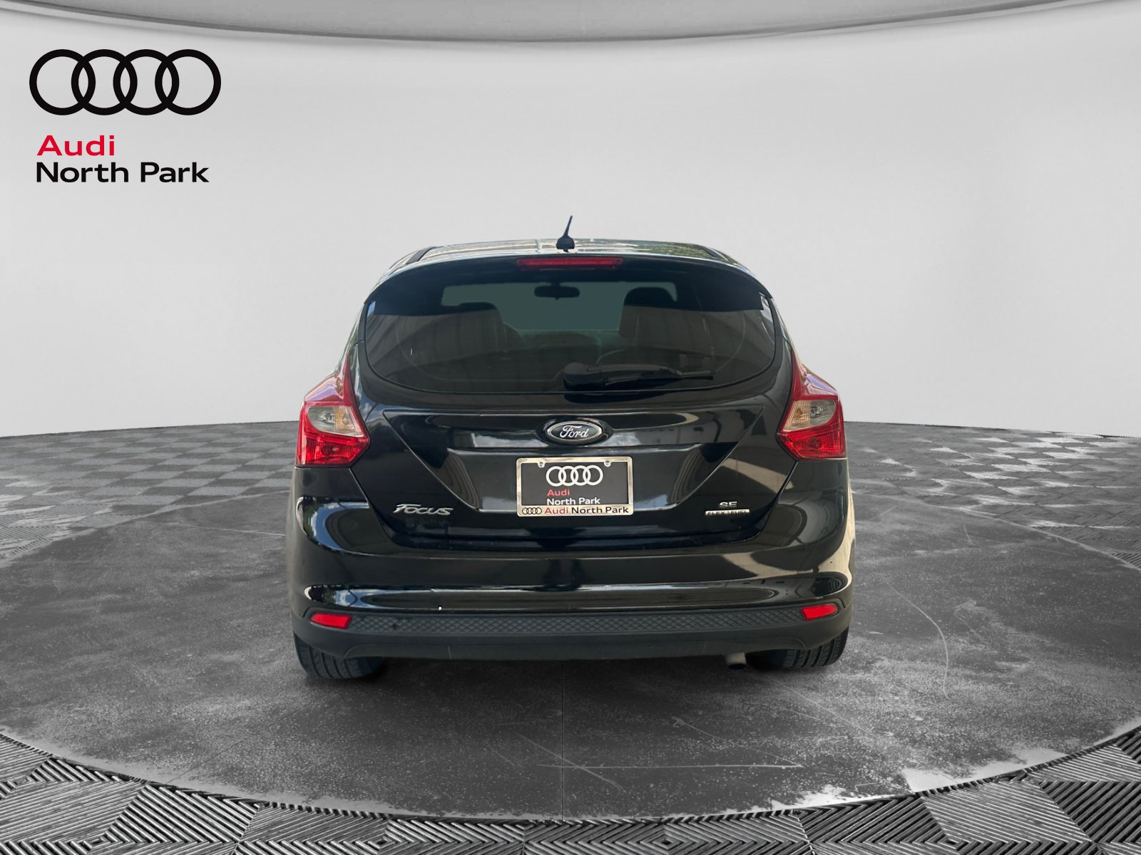 Used 2014 Ford Focus SE w/ Equipment Group 201A FWD image 4