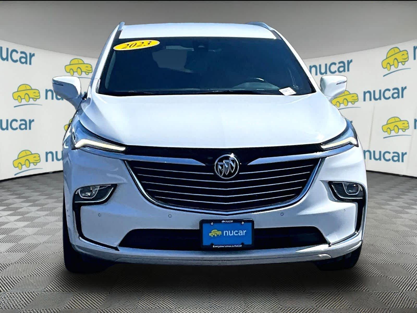 Used 2023 Buick Enclave Essence AWD/4WD image 2