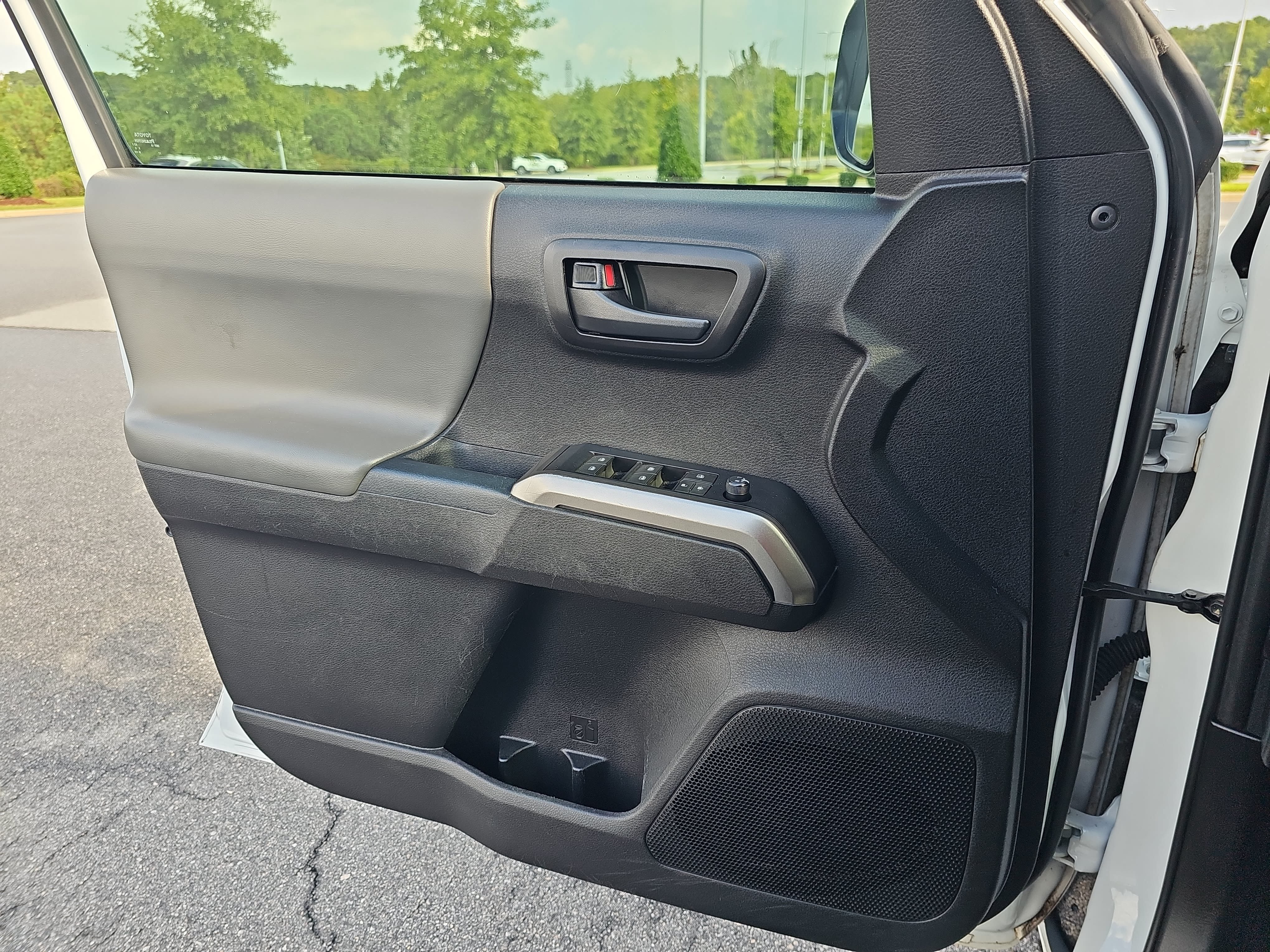 Used 2021 Toyota Tacoma SR5 RWD image 27