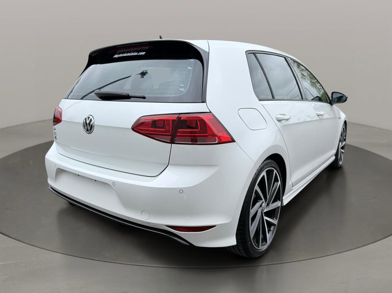 Used 2017 Volkswagen Golf R 4-Door AWD/4WD image 7