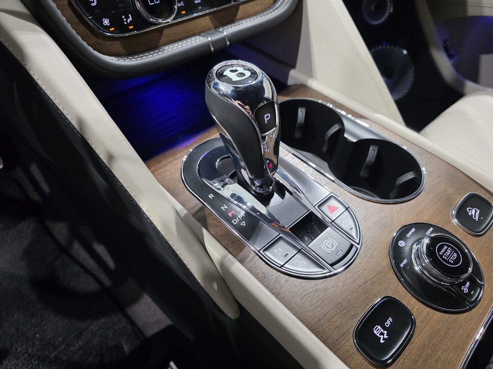 Used 2024 Bentley Bentayga Extended Wheelbase image 21