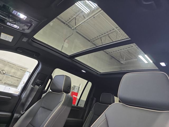 New 2026 Chevrolet Suburban Premier AWD/4WD image 32