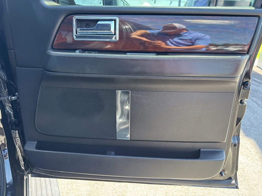 Used 2017 Lincoln Navigator L Reserve image 31