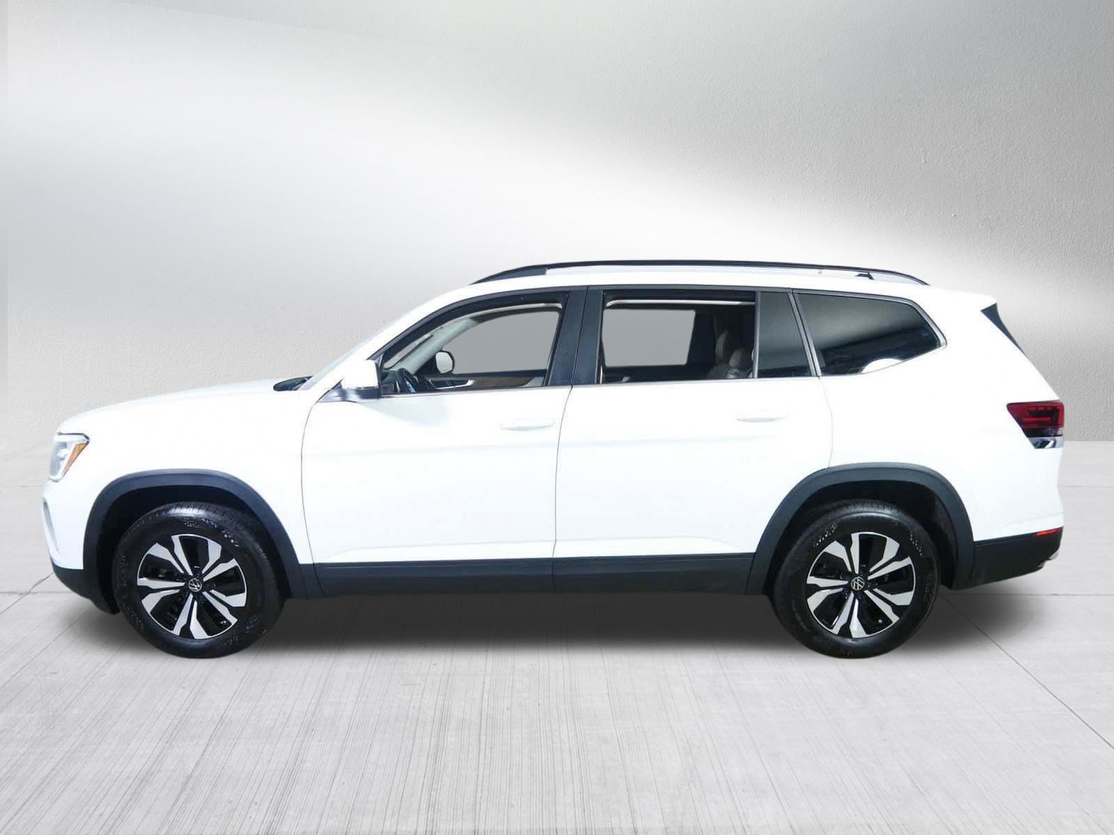 Used 2025 Volkswagen Atlas SE AWD/4WD image 4