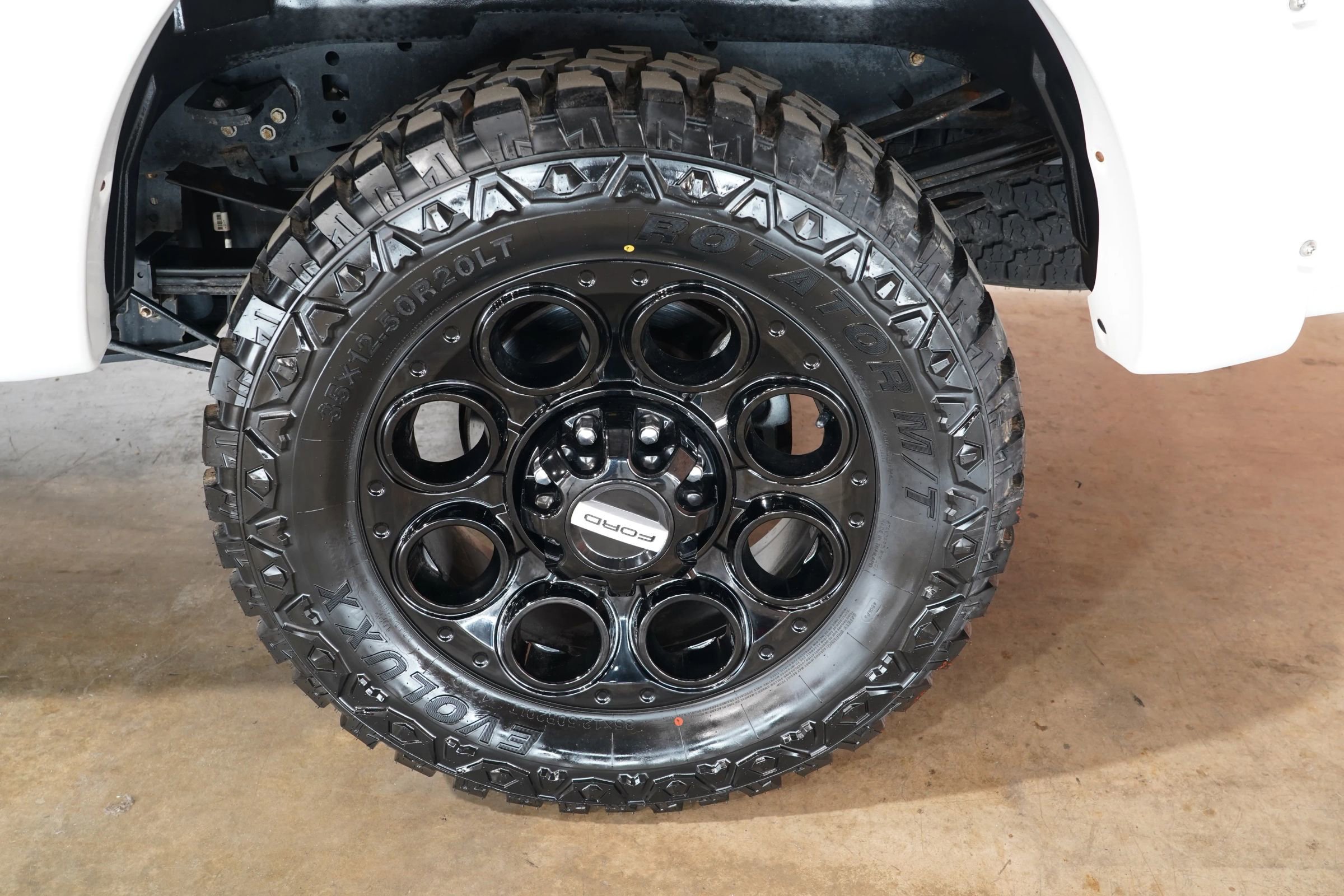 Used 2020 Ford F350 Platinum w/ FX4 Off-Road Package image 57