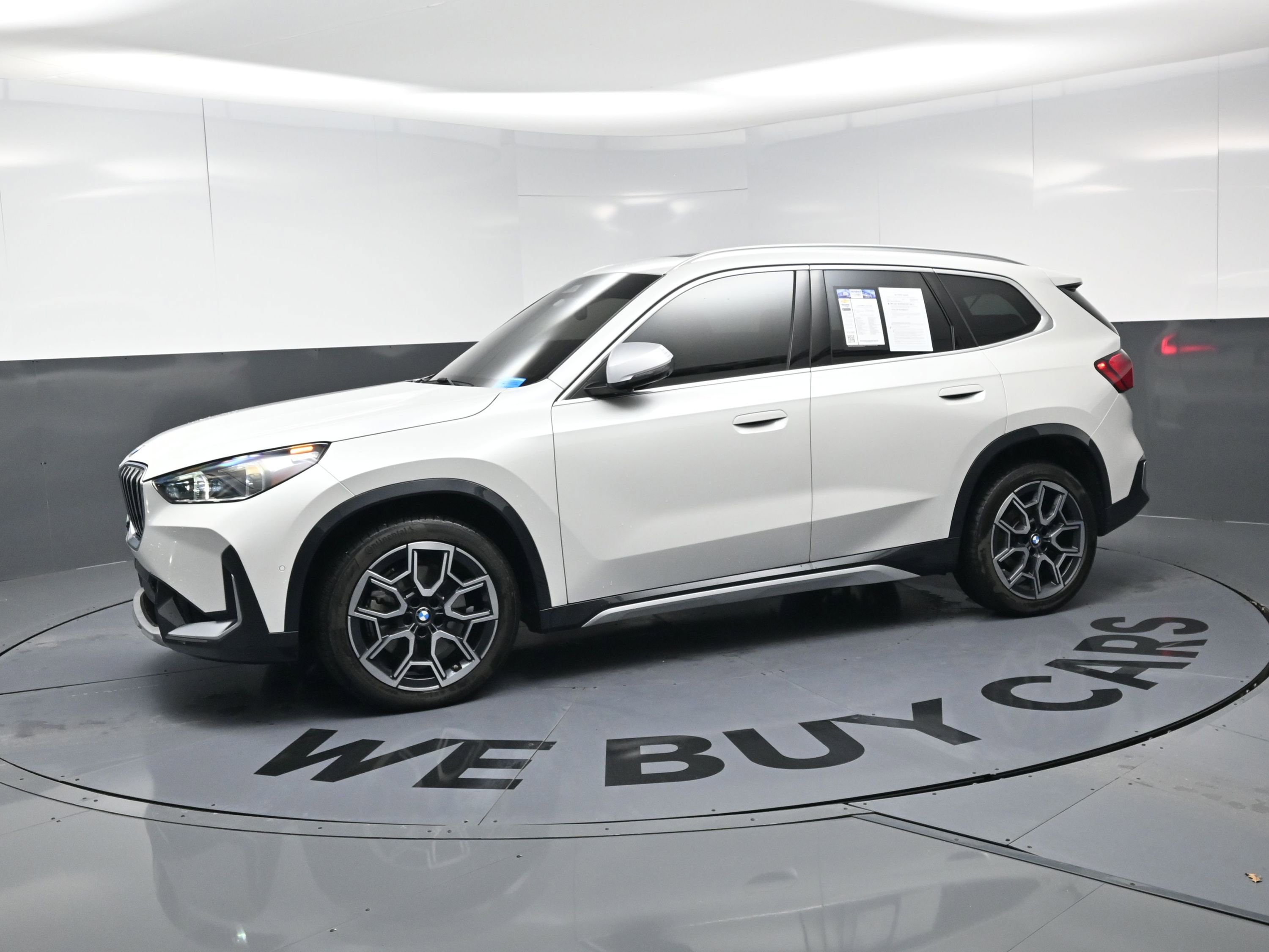 Used 2023 BMW X1 xDrive28i w/ Premium Package image 12