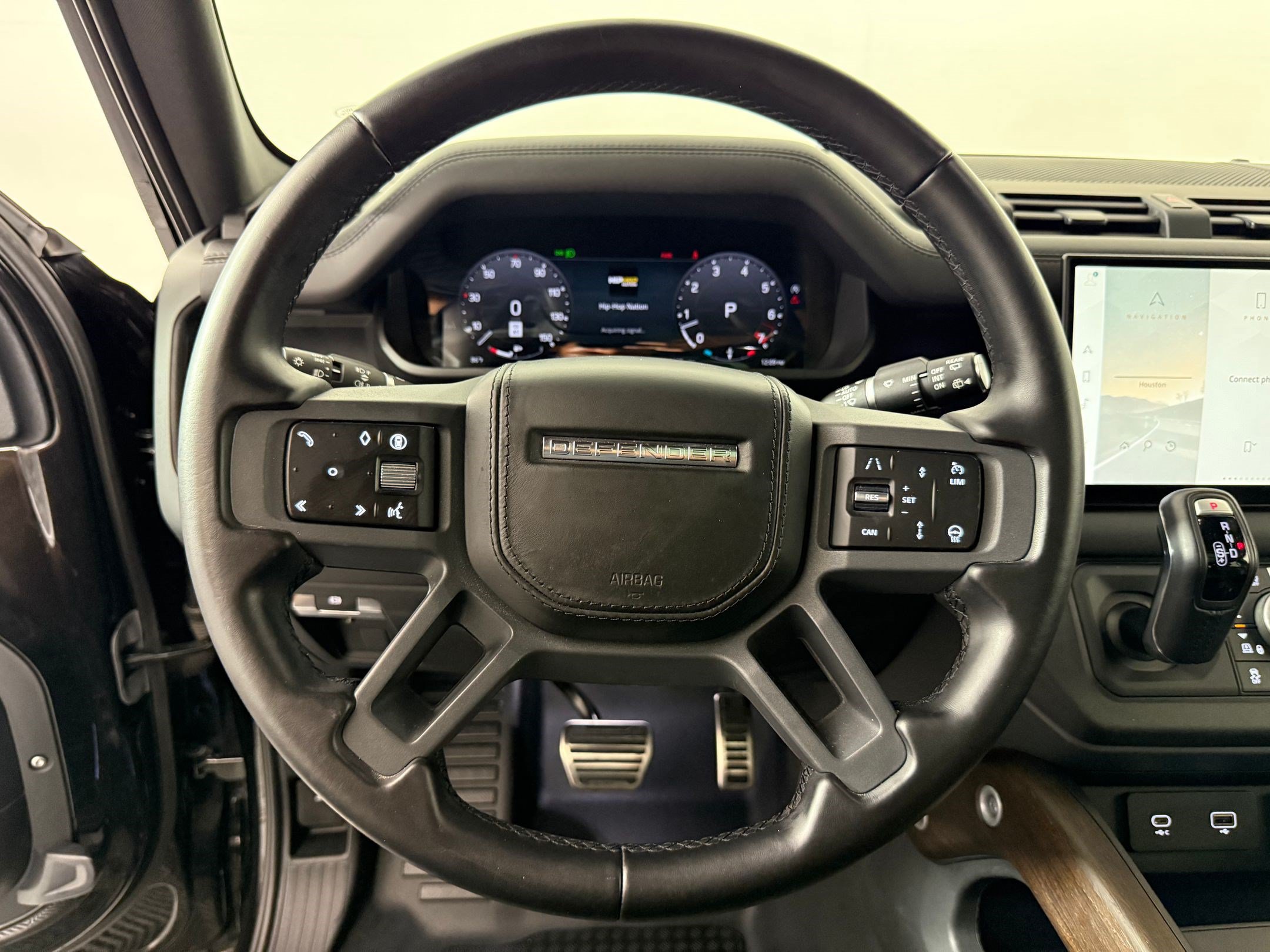 Used 2024 Land Rover Defender 110 X AWD/4WD image 17