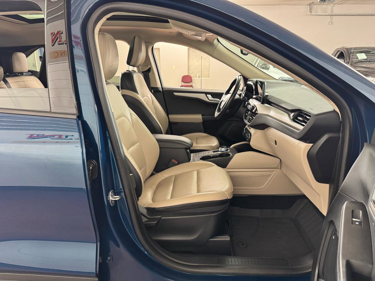 Used 2020 Ford Escape SEL image 38