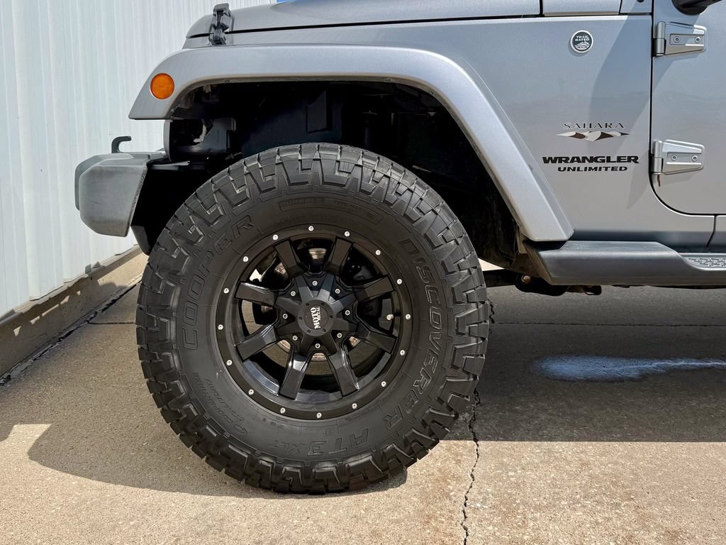 Used 2017 Jeep Wrangler Unlimited Sahara AWD/4WD image 33