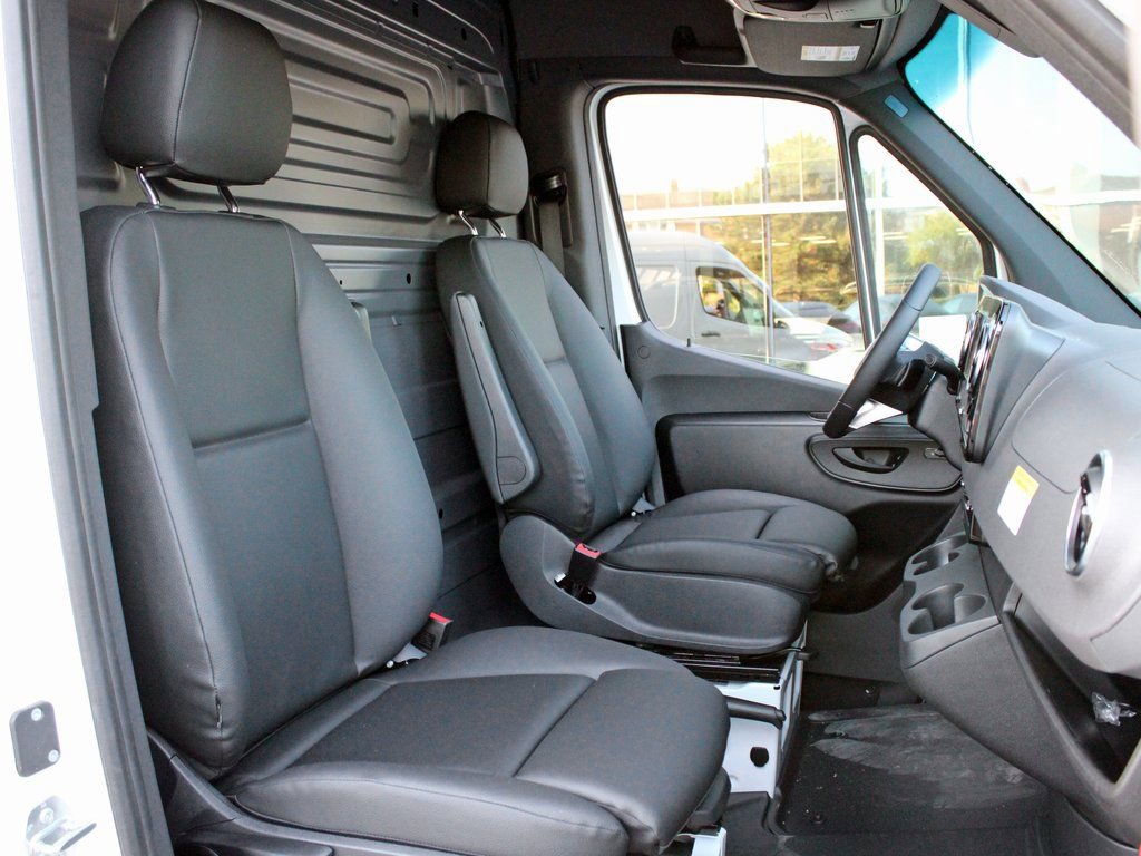 Used 2025 Mercedes-Benz Sprinter 2500 image 22