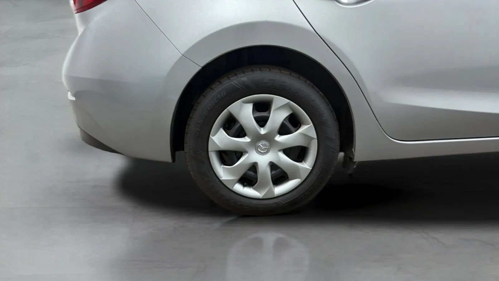 Used 2015 MAZDA MAZDA3 i SV FWD image 25