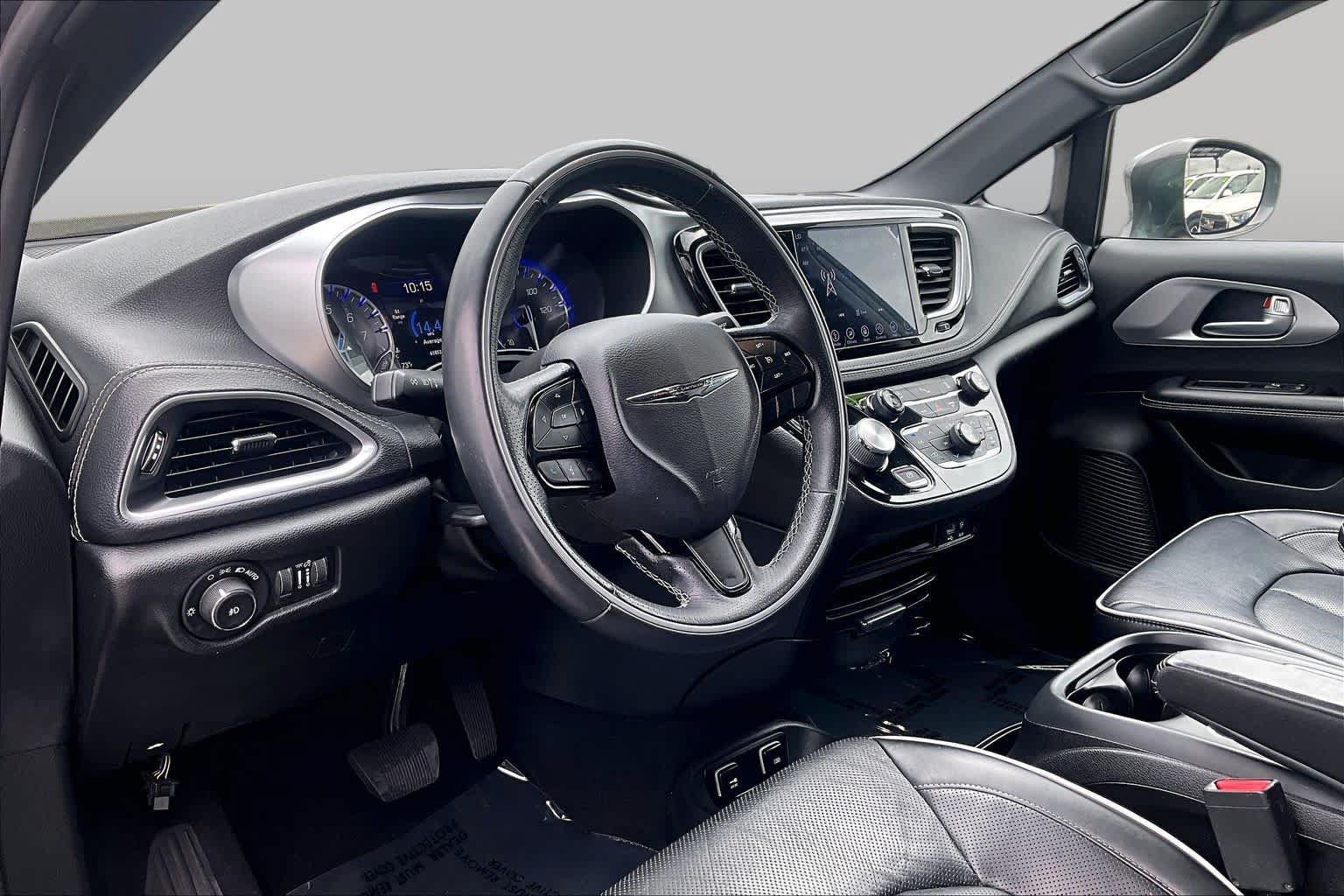 Used 2018 Chrysler Pacifica Limited w/ S Appearance Package FWD image 17