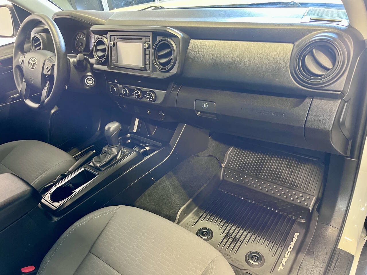Used 2019 Toyota Tacoma SR image 17