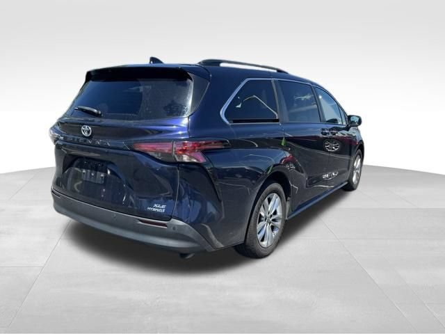 Used 2022 Toyota Sienna XLE w/ XLE Plus Package FWD image 6