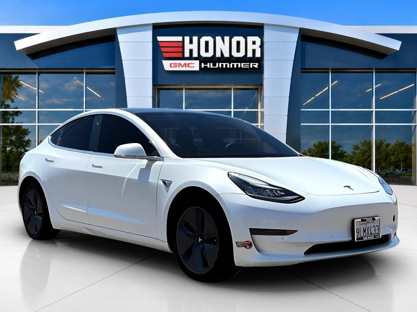 Used 2019 Tesla Model 3 Standard Range RWD image 2
