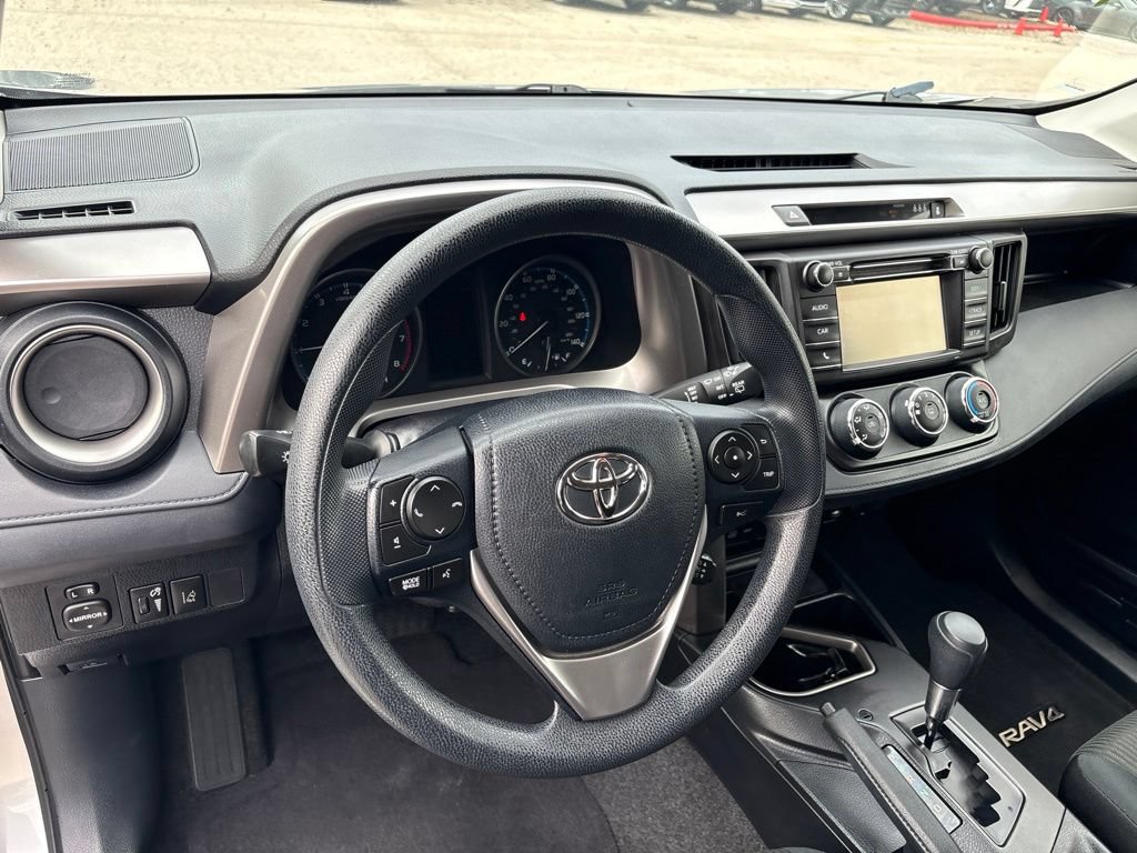 Used 2018 Toyota RAV4 LE FWD image 12