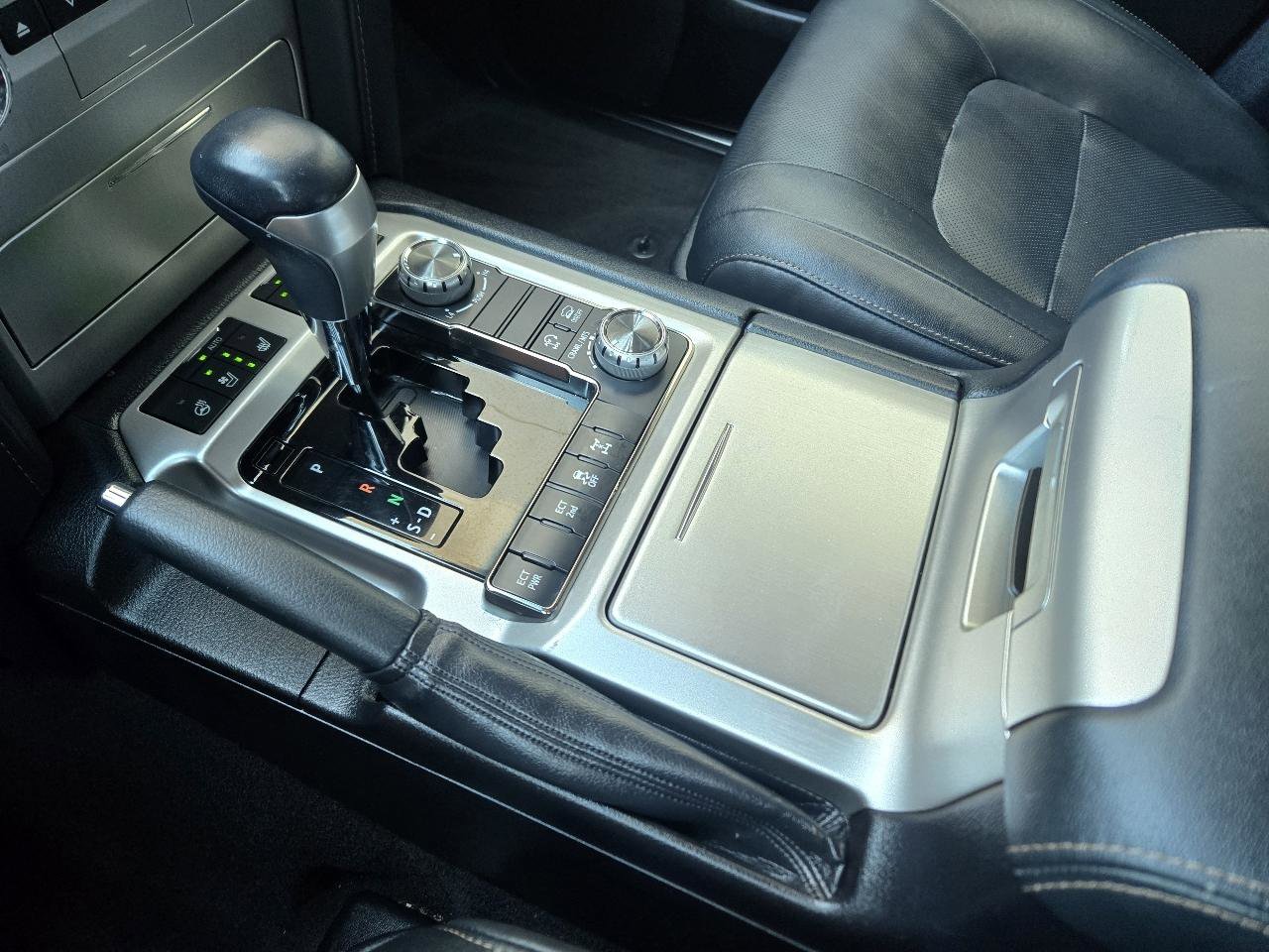 Used 2020 Toyota Land Cruiser Heritage Edition image 45