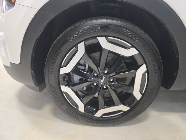 Used 2025 Kia Telluride S FWD image 8
