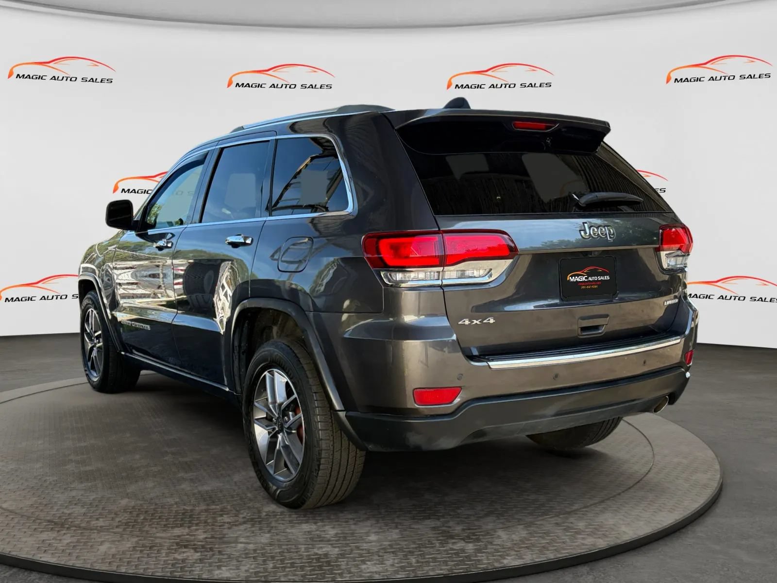 Used 2020 Jeep Grand Cherokee Limited AWD/4WD image 8