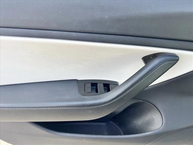 Used 2019 Tesla Model 3 Standard Range Plus image 8