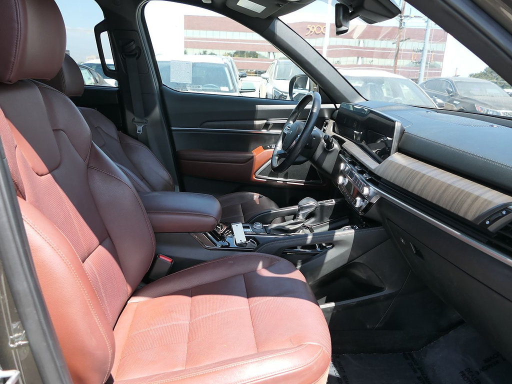 Used 2023 Kia Telluride EX w/ EX Captain's Chair Package AWD/4WD image 26