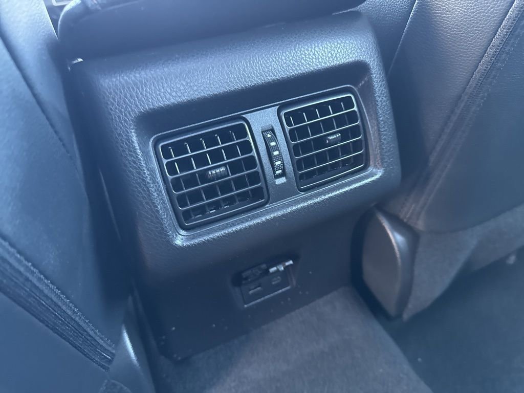 Used 2025 Toyota Camry XLE image 32