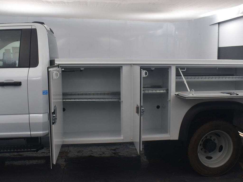 New 2025 Ford F450 XL w/ XL Chrome Package image 3