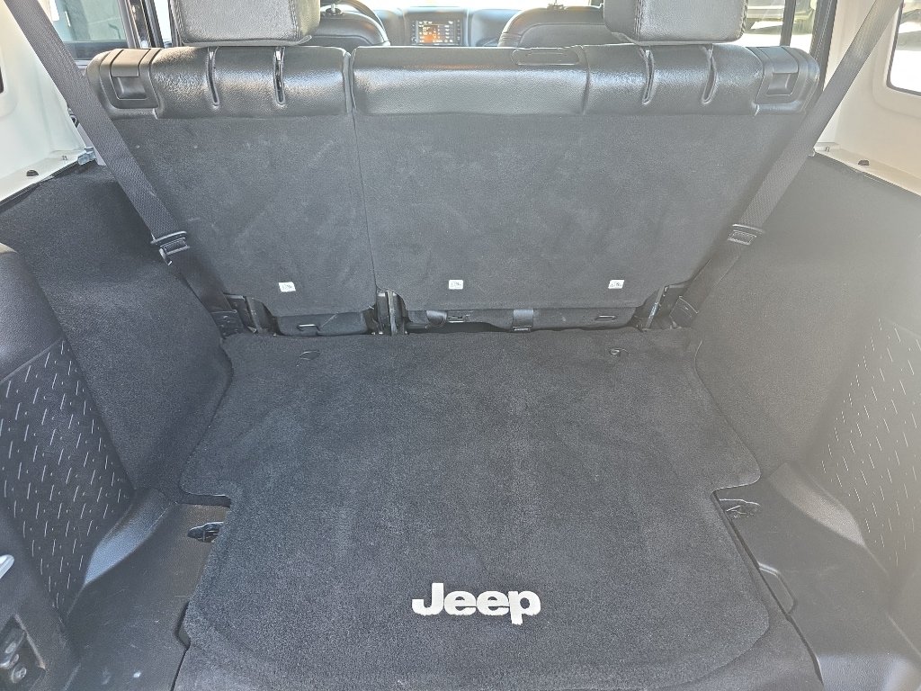 Used 2015 Jeep Wrangler Unlimited Sahara AWD/4WD image 17