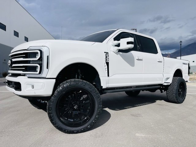 New 2026 Ford F350 Platinum w/ Tremor Off-Road Package