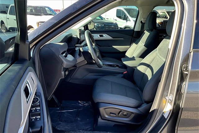 Used 2025 Ford Explorer Active image 4