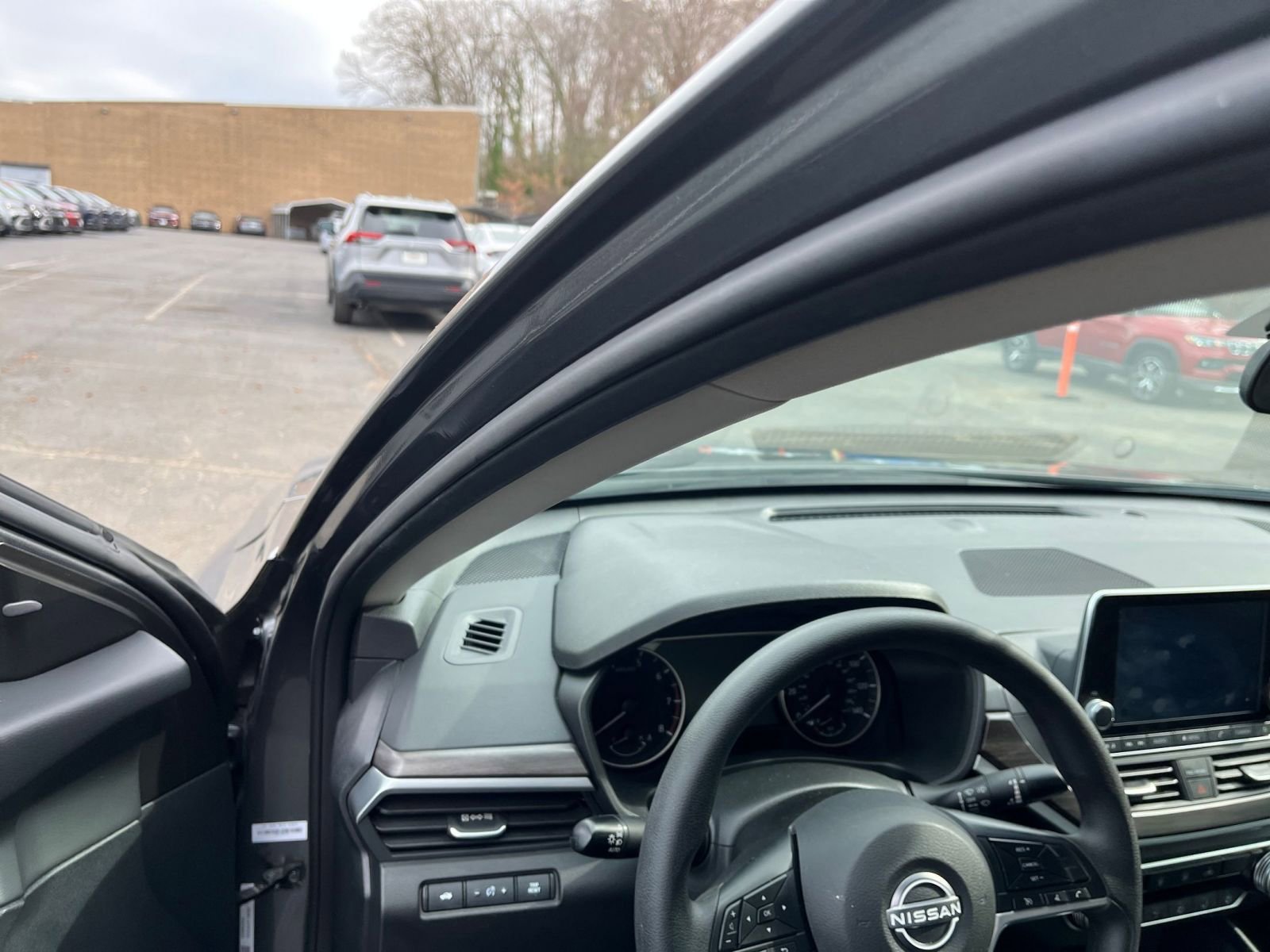 Used 2025 Nissan Altima 2.5 SV image 33