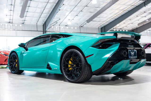 Used 2024 Lamborghini Huracan Tecnica image 4