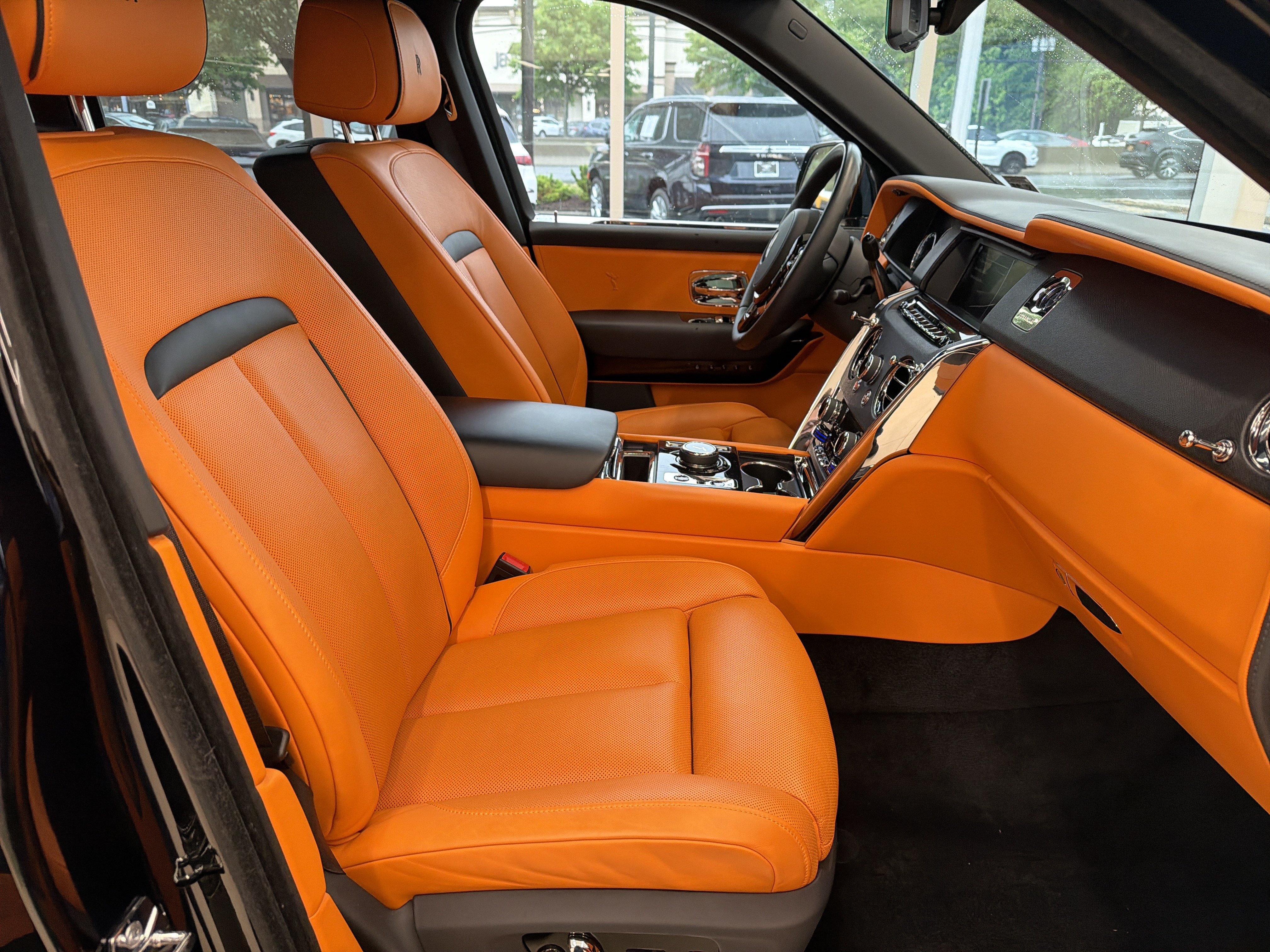Certified 2022 Rolls-Royce Cullinan AWD/4WD image 2