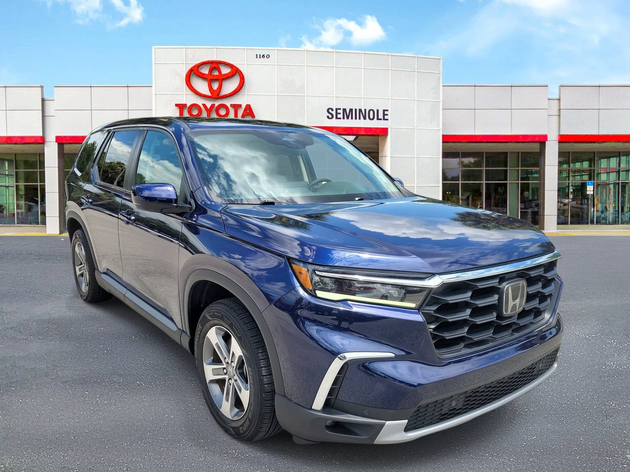 Used 2025 Honda Pilot EX-L image 2