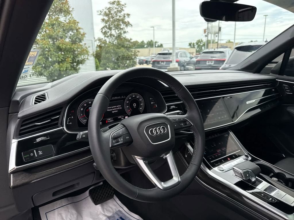 Used 2025 Audi Q7 3.0T Prestige image 26