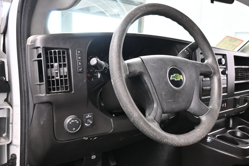 Used 2018 Chevrolet Express 2500 RWD image 12