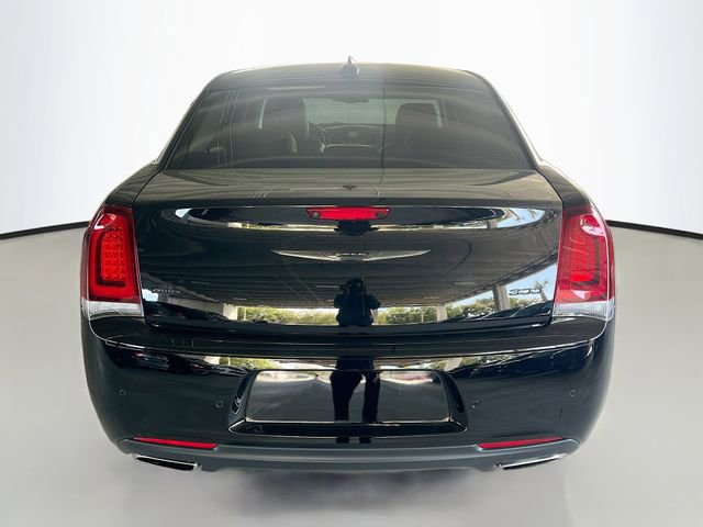 Used 2023 Chrysler 300 Touring L w/ Comfort Group image 7
